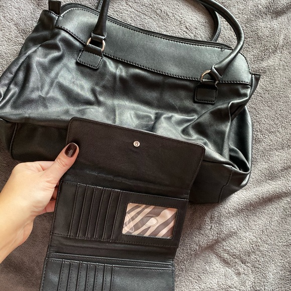 Brand new Guess purse and wallet - Picture 2 of 5